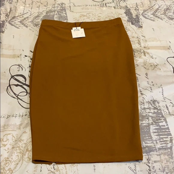 High waisted pencil skirt with slit - Picture 2 of 3